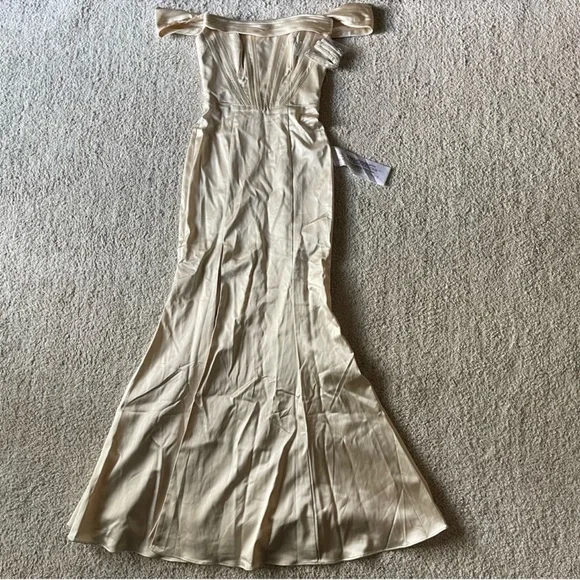 Dress The Population Melania Off the Shoulder Gown Maxi Dress Champagne Size XS - Picture 4 of 13